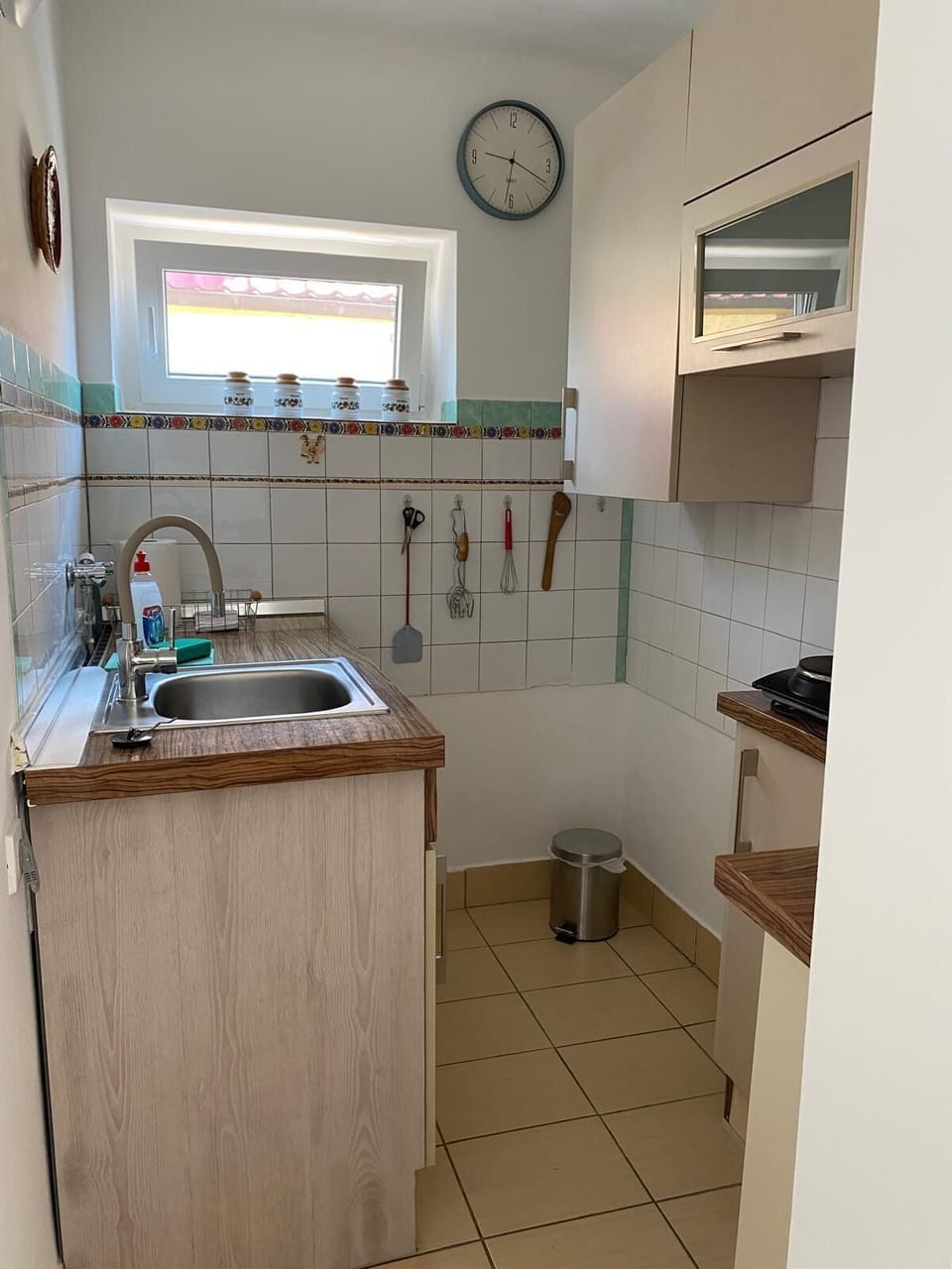 Basic House, 1 Queen Bed with Sofa bed, Patio, Garden View | Private kitchen | Full-size fridge, microwave, oven, stovetop