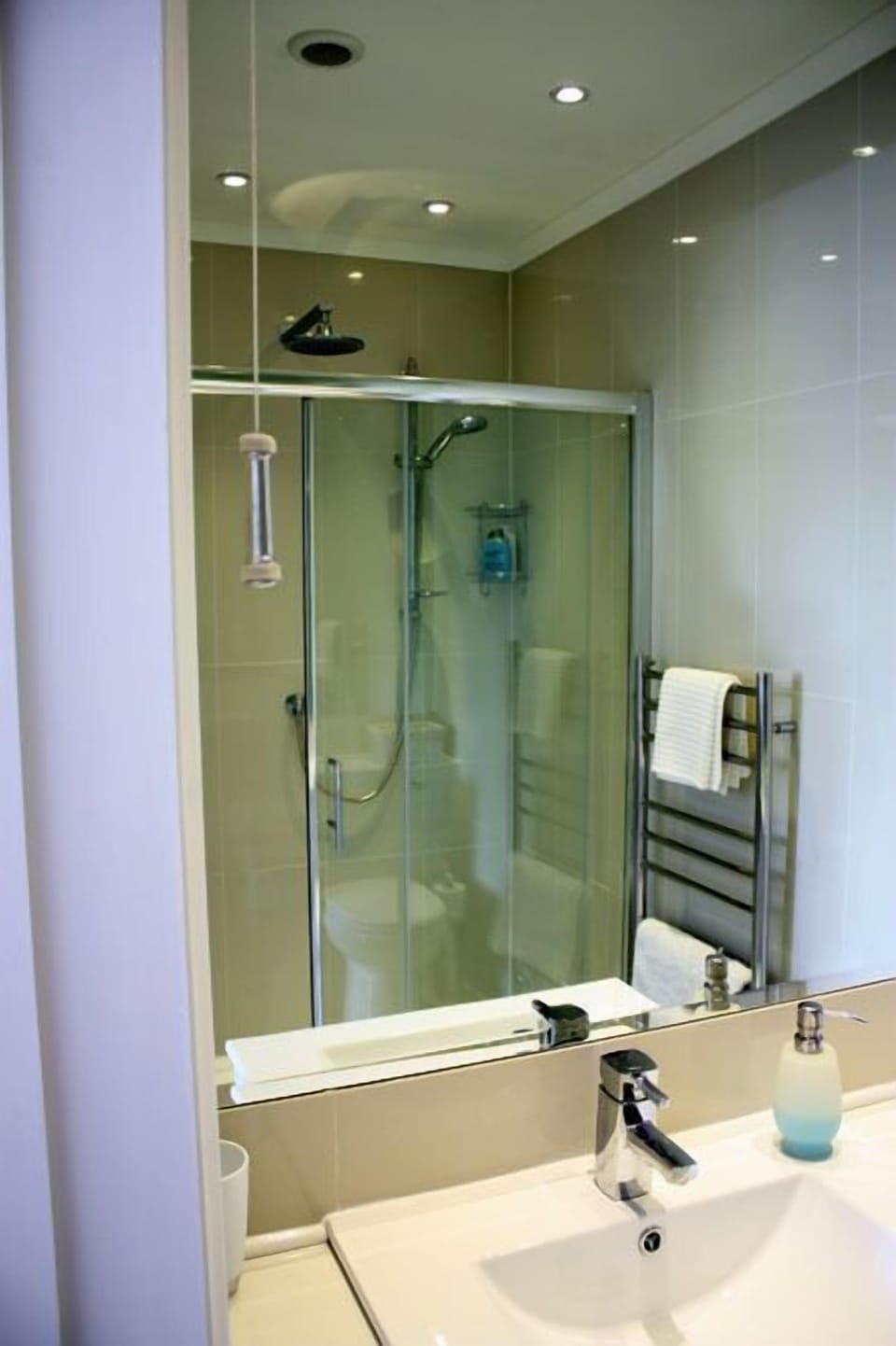 Luxury Room | Bathroom | Bathrobes, slippers, soap, shampoo