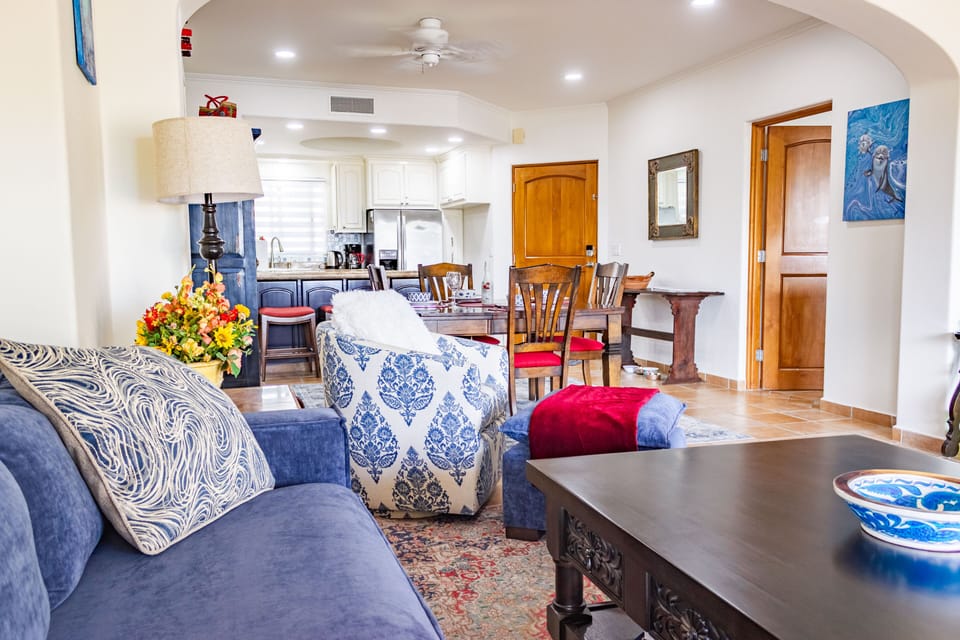 Snuggle up and enjoy your favorite Netflix show on the big screen tv.  