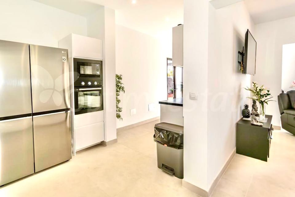 American Fridge Freezer/Microwave & Oven