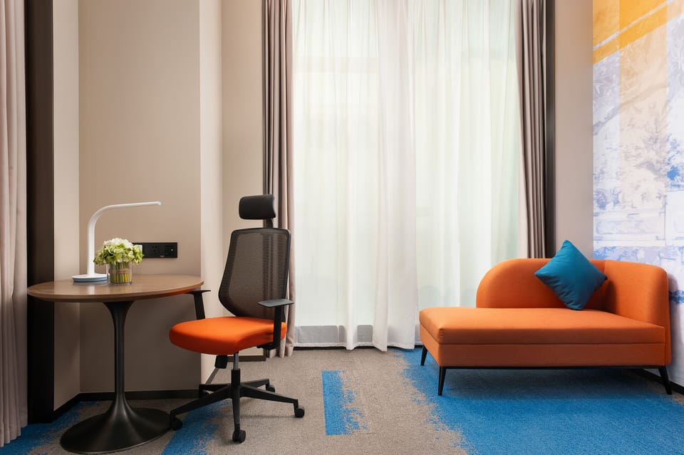 Business Twin Room | Free minibar, individually decorated, desk, laptop workspace