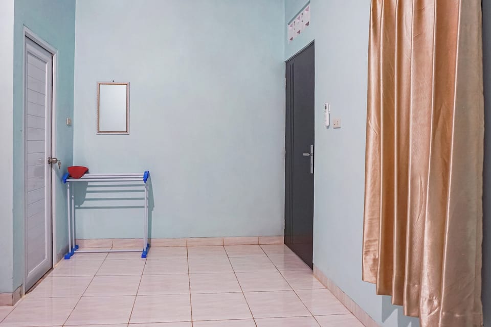 Deluxe Double Room | Desk, WiFi (free), bed sheets