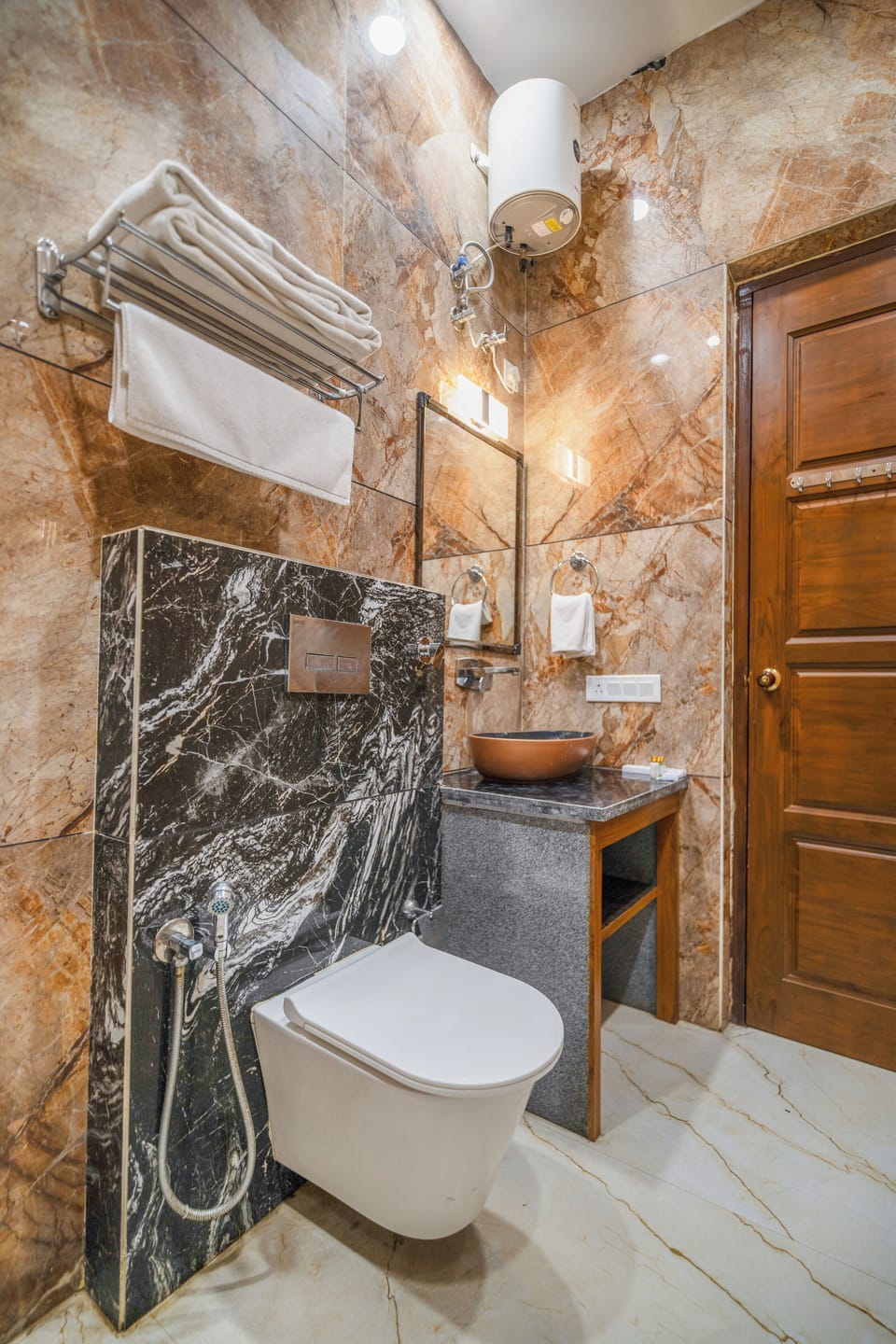 Deluxe Room | Bathroom | Free toiletries, hair dryer, slippers, soap