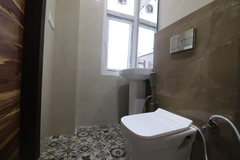 Deluxe Double Room | Bathroom | Bathtub, free toiletries, children's robes, towels