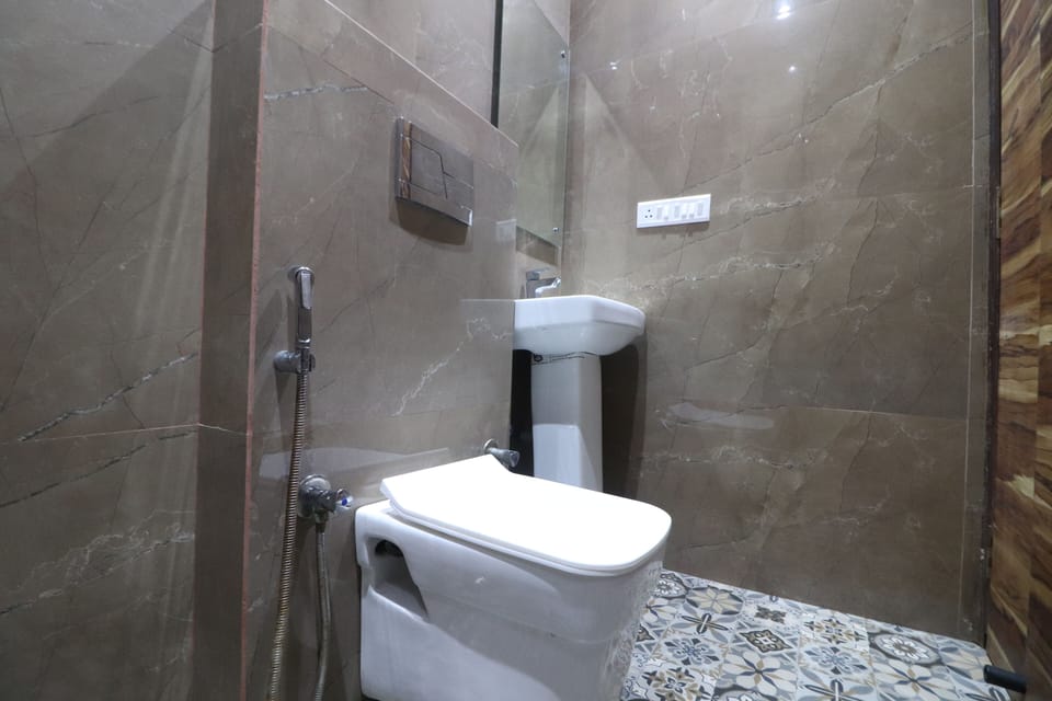 Deluxe Double Room | Bathroom | Bathtub, free toiletries, children's robes, towels