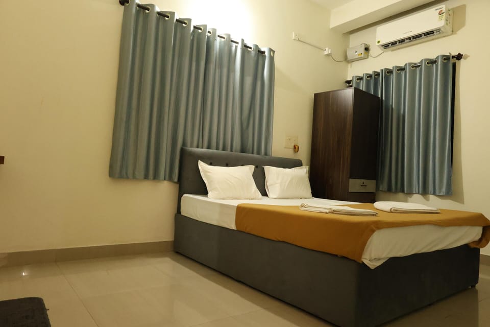In-room safe, individually decorated, individually furnished, desk