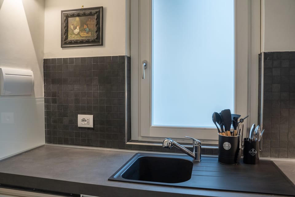 Deluxe Apartment | Private kitchen | Electric kettle