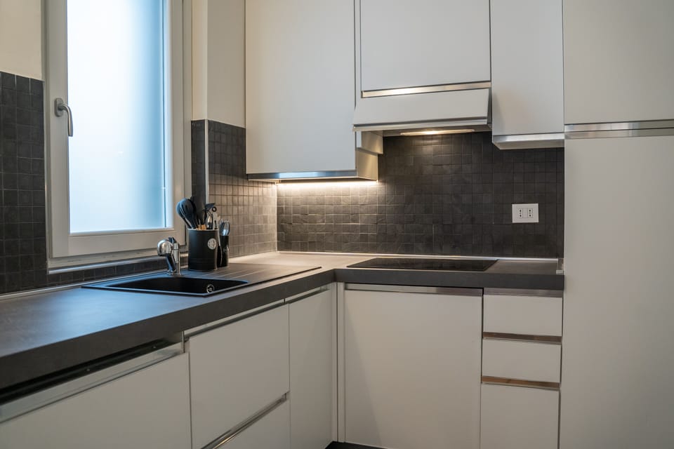 Deluxe Apartment | Private kitchen | Electric kettle
