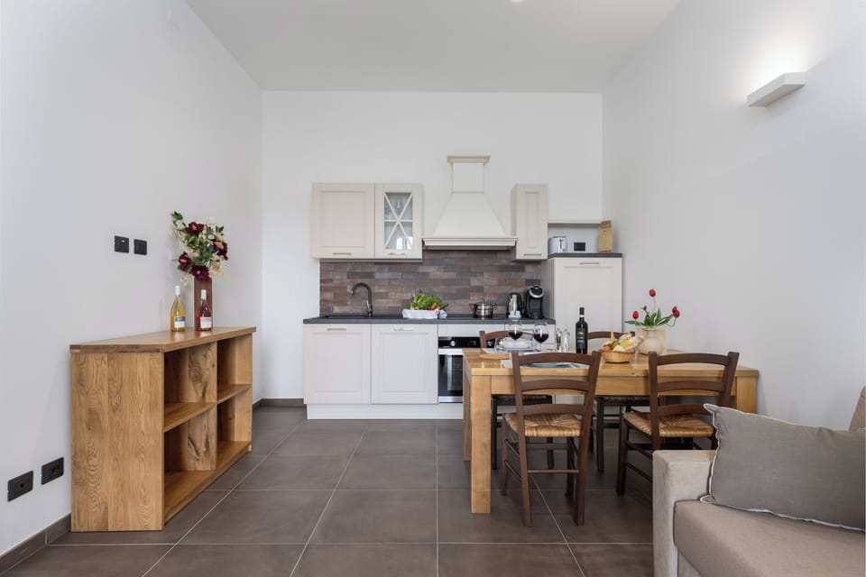 Superior Apartment | Private kitchen | Fridge, microwave, oven, stovetop