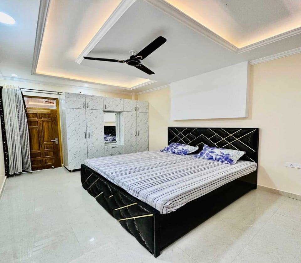 Family Villa | Desk, free WiFi