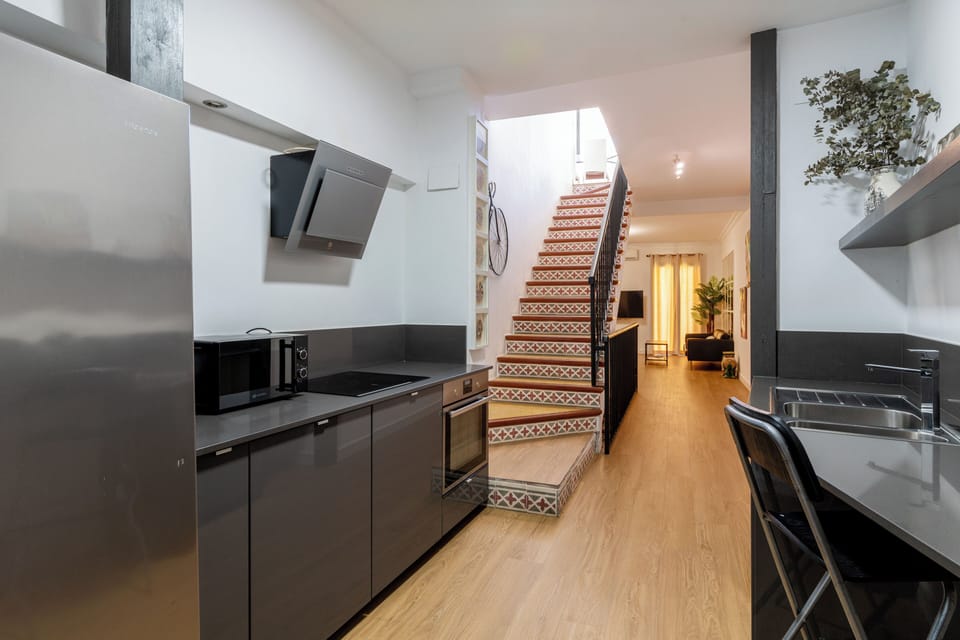 City House | Private kitchen | Oven, electric kettle, toaster