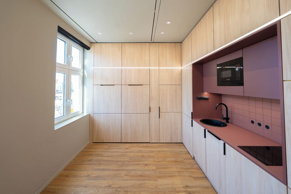 Design Studio Suite | In-room safe, desk, free WiFi, bed sheets