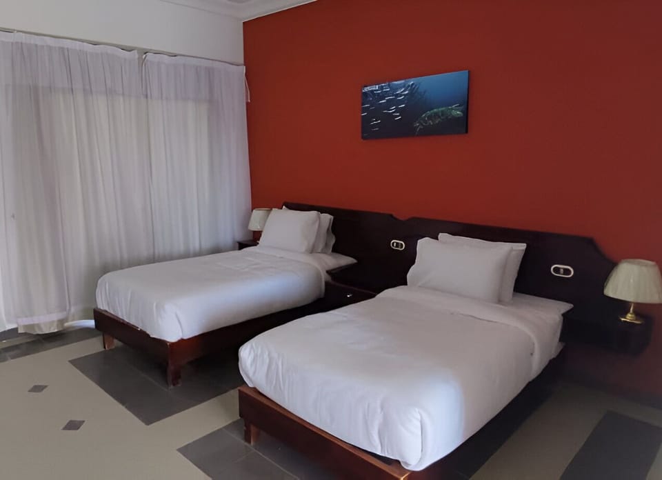 Standard Twin Room | Minibar, in-room safe, blackout drapes, free rollaway beds