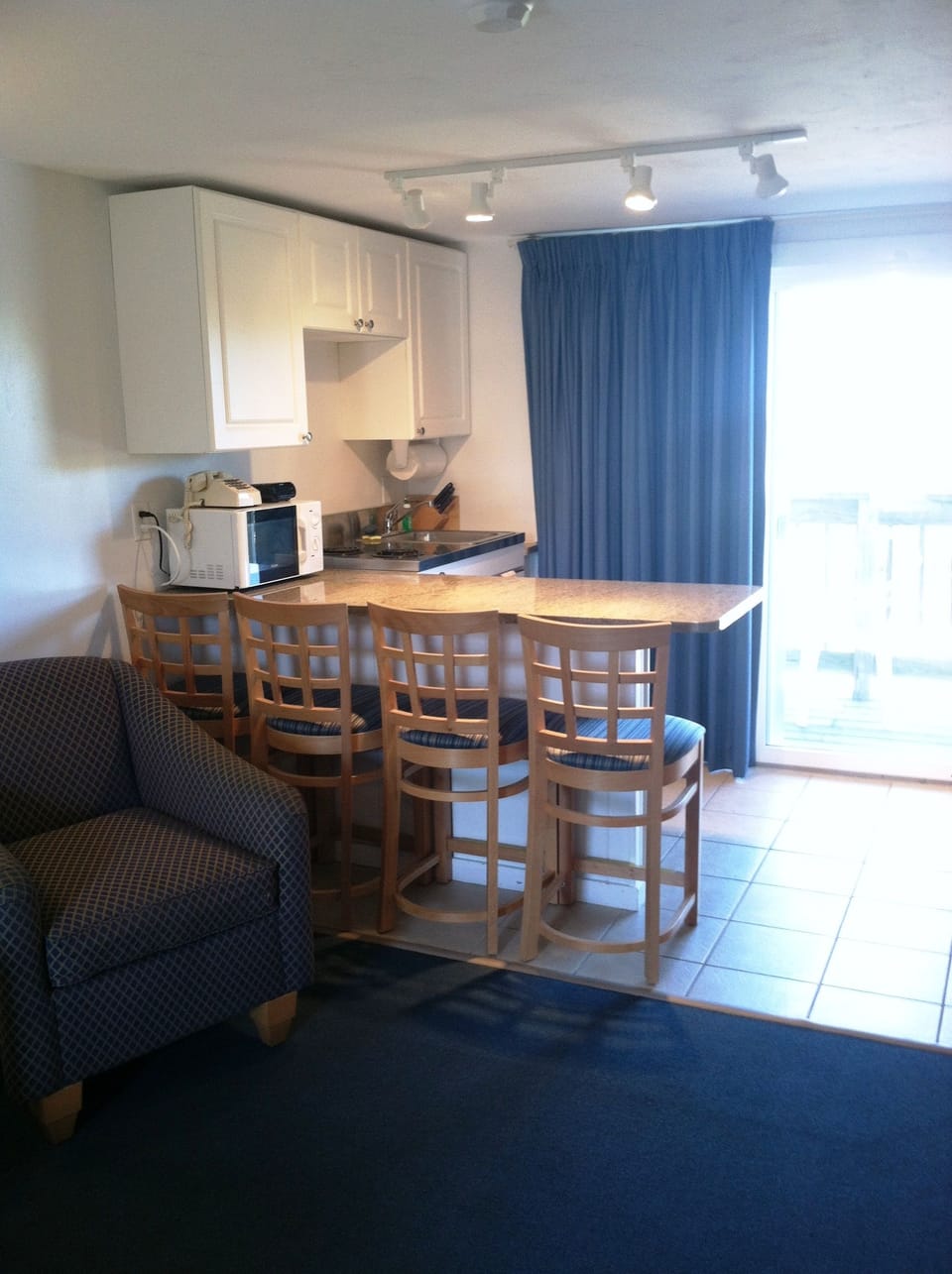 Basic Studio, Multiple Beds, Pool View | Private kitchenette | Fridge, microwave, stovetop, coffee/tea maker