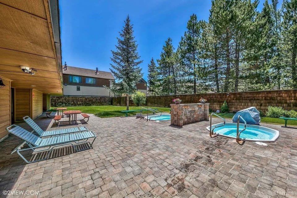 House, 5 Bedrooms | Outdoor dining