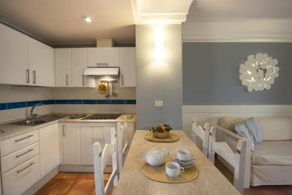 Apartment, 2 Bedrooms, Smoking, Patio | Dining room