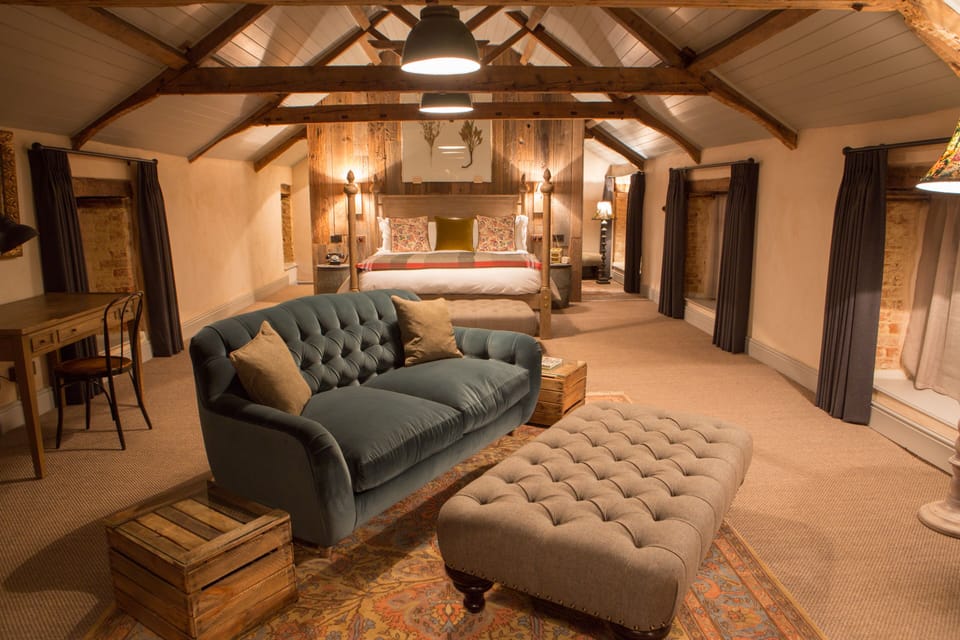 The Hayloft (Hideaway) | Hypo-allergenic bedding, free minibar items, in-room safe, desk