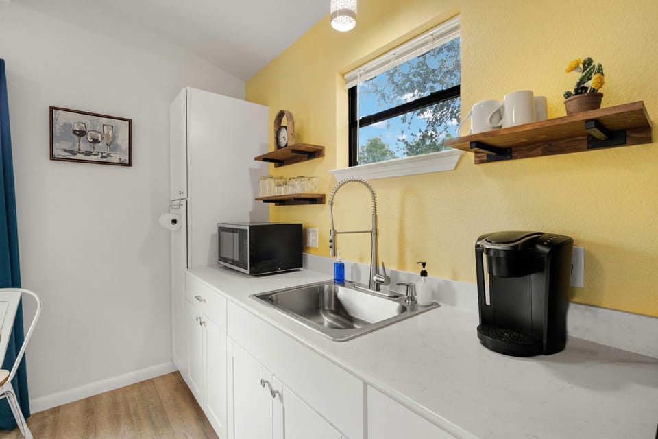 Cottage, 1 King Bed with Sofa bed, Hot Tub, River View (3565 Morris Ranch Bl) | Private kitchen