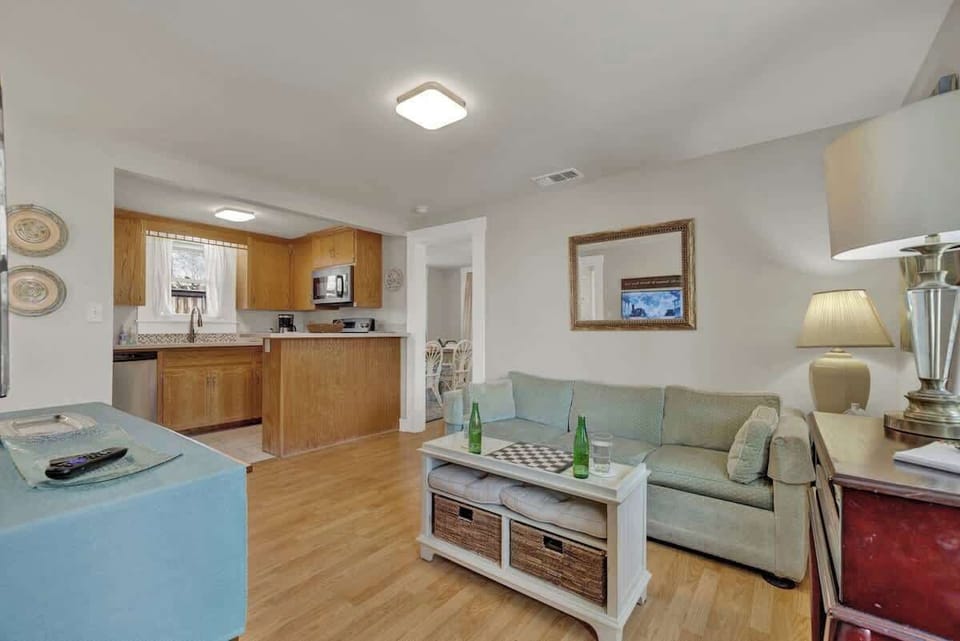 House, 1 Queen Bed with Sofa bed, Patio, City View (802 N Orange St.) | Living area | Fireplace
