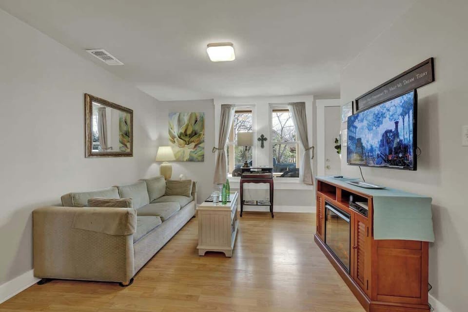 House, 1 Queen Bed with Sofa bed, Patio, City View (802 N Orange St.) | Living area | Fireplace