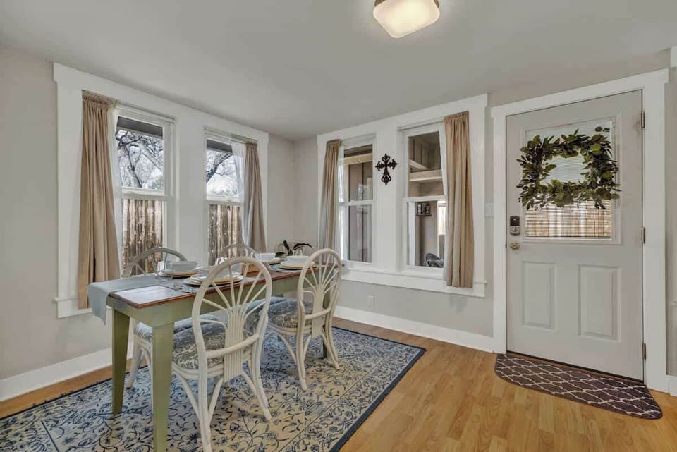 House, 1 Queen Bed with Sofa bed, Patio, City View (802 N Orange St.) | Dining