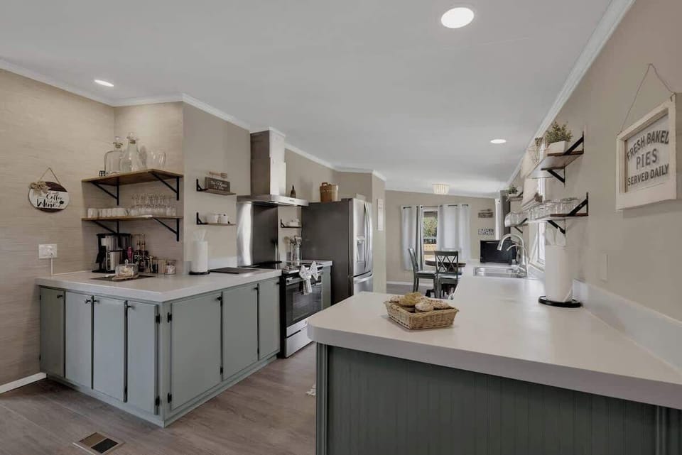 Cottage, Multiple Beds, Hot Tub, River View (3565 Morris Rnch Cmb) | Private kitchen