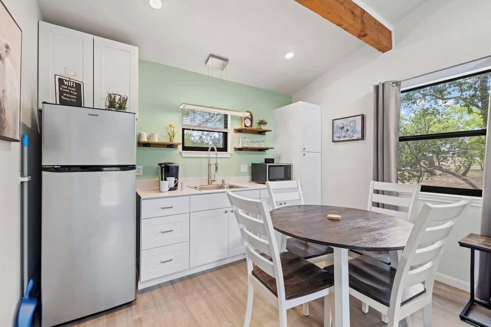 Cottage, Multiple Beds, Hot Tub, River View (3565 Morris Rnch Cmb) | Private kitchen
