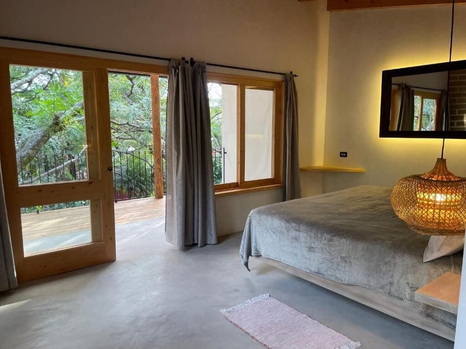 Luxury Double Room, 1 King Bed, Balcony, Garden View | Laptop workspace, bed sheets