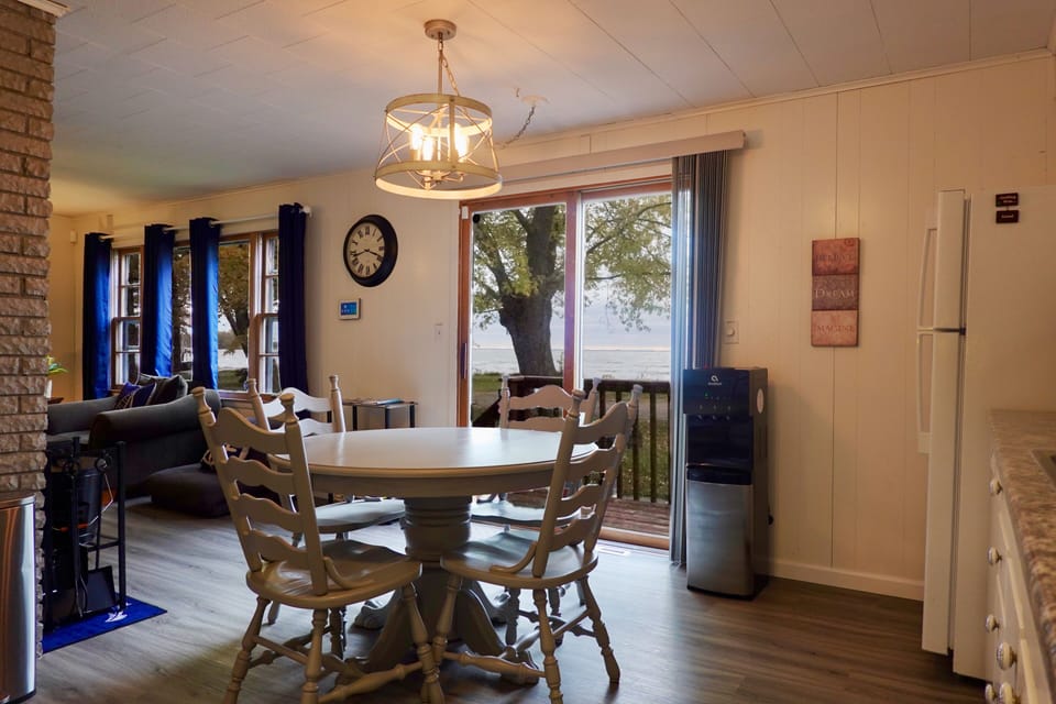 Cabin 1 Kitchen with filtered water dispenser