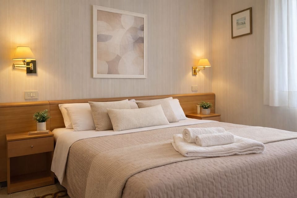 Deluxe Room | Desk, laptop workspace, free WiFi, bed sheets