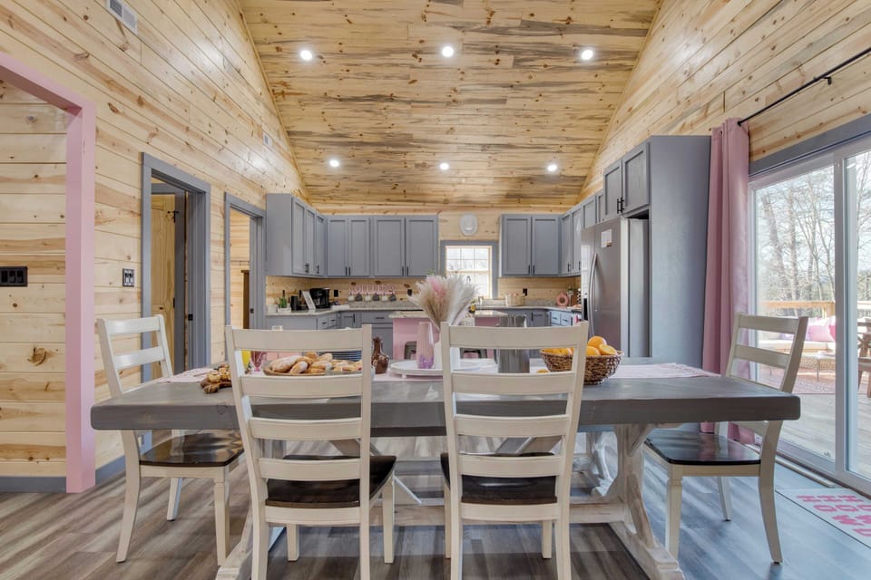 House (5 Bedrooms) | Interior