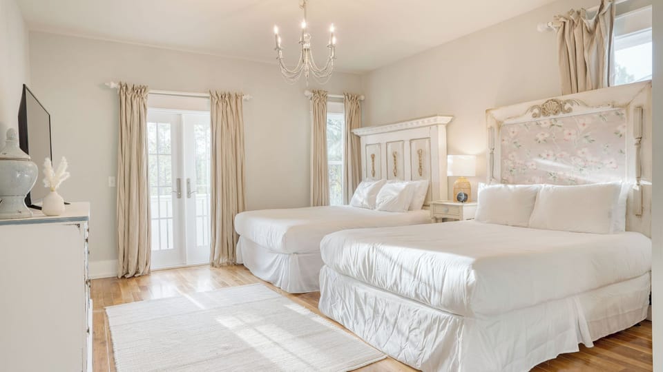 House (5 Bedrooms) | Interior