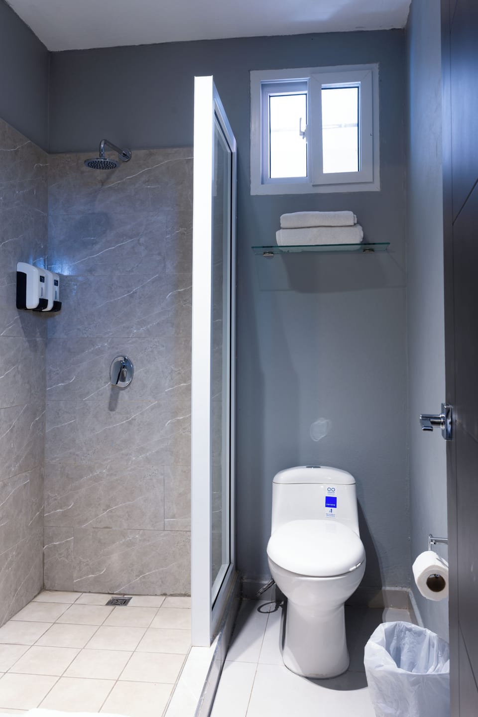 Business Room, 1 Queen Bed, Private Bathroom | Bathroom | Shower, free toiletries, towels