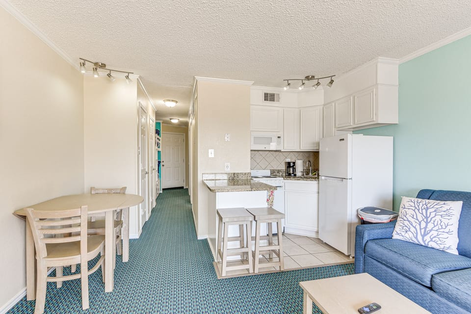 Kitchen | Toaster | Trash Bags & Paper Towels