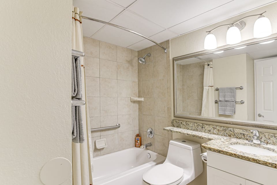 En-Suite Bathroom | Complimentary Toiletries