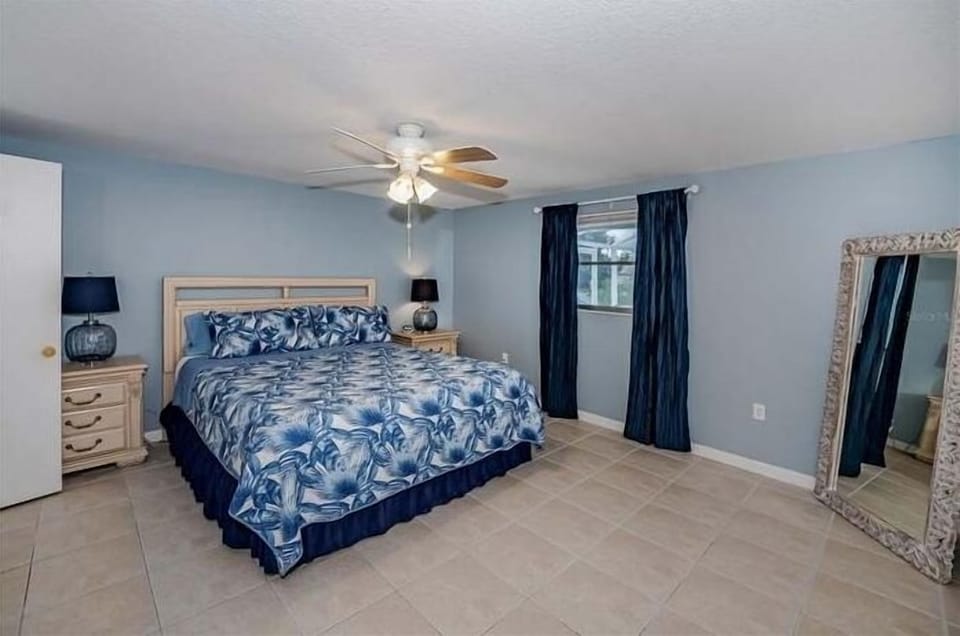 Master Bedroom - king sized bed - overlooks pool area