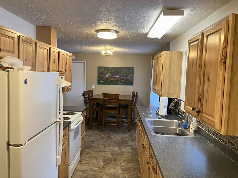 UNIT 1 FULL KITCHEN