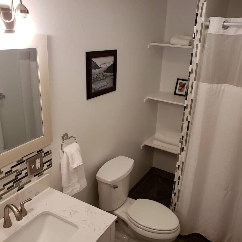 UNIT 2 BATHROOM