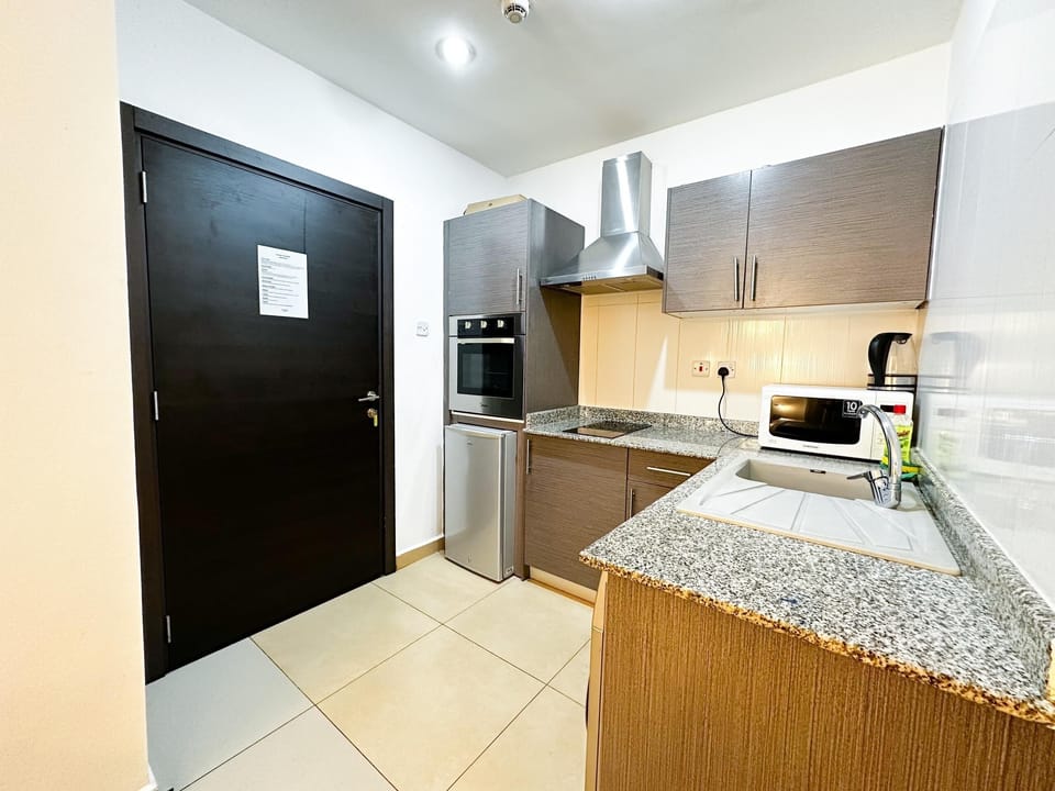 Luxury Studio | Private kitchen | Full-size fridge, microwave, oven, stovetop