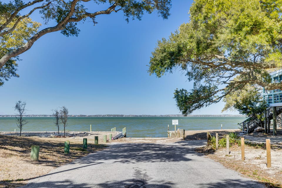 0.3 Mi to 13th Street Public Boat Ramp