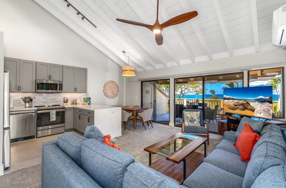 Luxury Apartment, 2 Bedrooms, Kitchen, Ocean View | Living area | 700-inch Smart TV with cable channels, pay movies