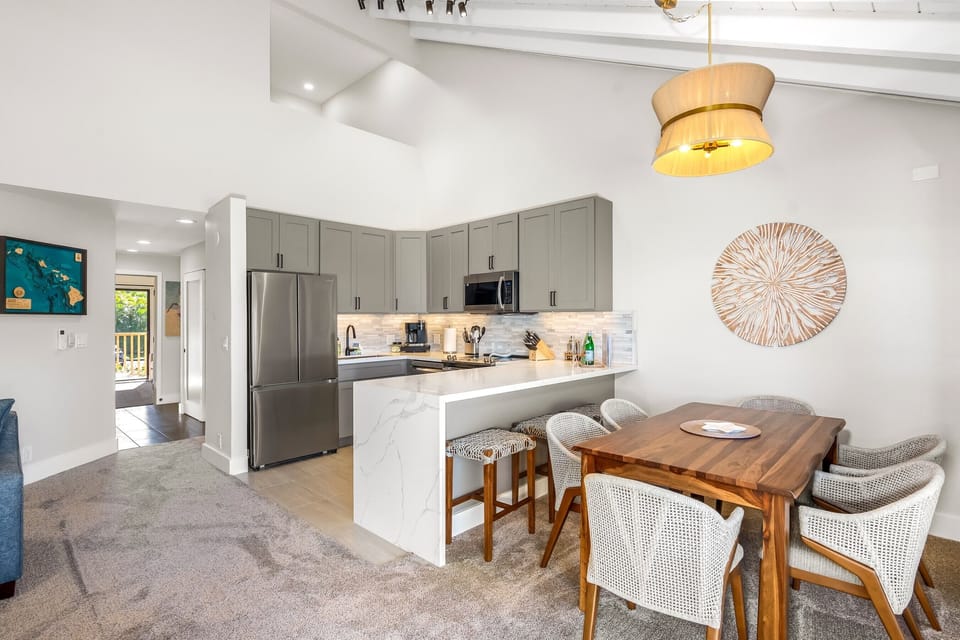 Luxury Apartment, 2 Bedrooms, Kitchen, Ocean View | Dining room