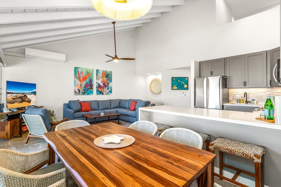 Luxury Apartment, 2 Bedrooms, Kitchen, Ocean View | In-room dining