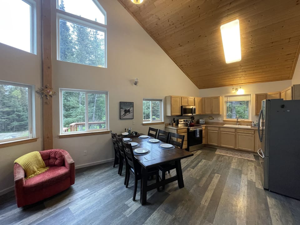 Dining to kitchen