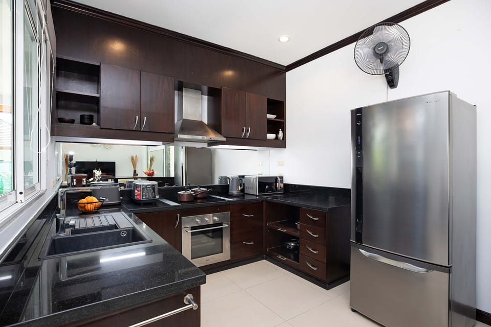 Luxury Villa | Private kitchen | Fridge, microwave, oven, stovetop
