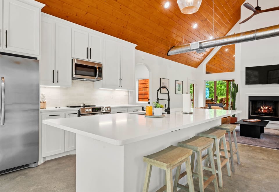 Prepare and enjoy your meals in our spacious, white kitchen with everything you need for a feast.