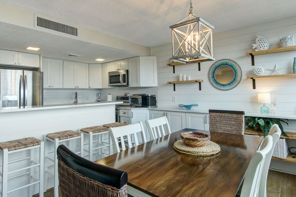 Kitchen / Dining table