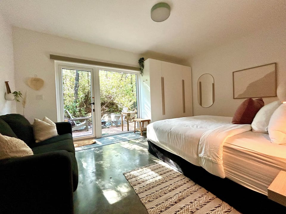 Spacious living room