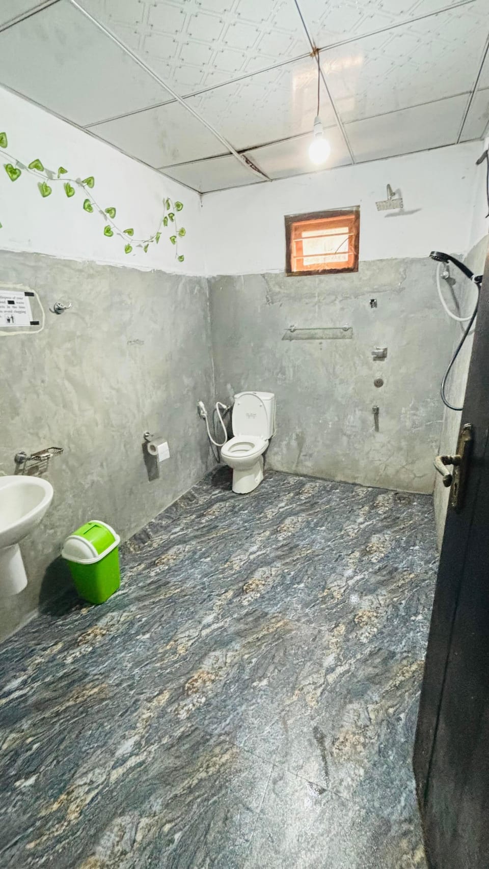 Family Room | Bathroom | Bidet, towels, soap, toilet paper
