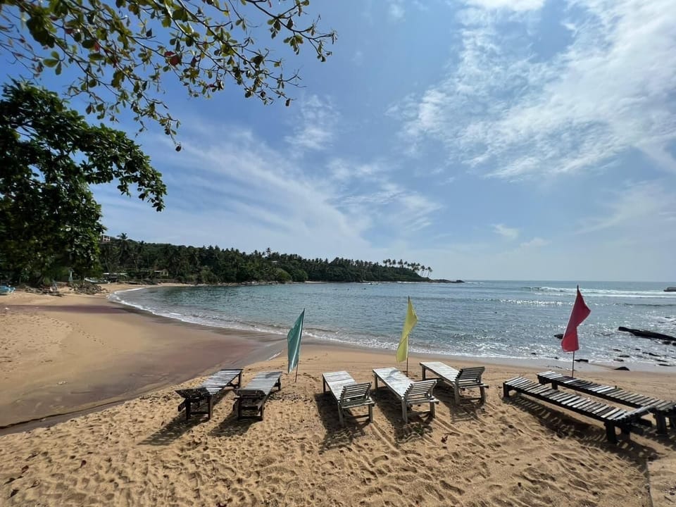 Surf Paradise Hotel Bed and Breakfast in Tangalle